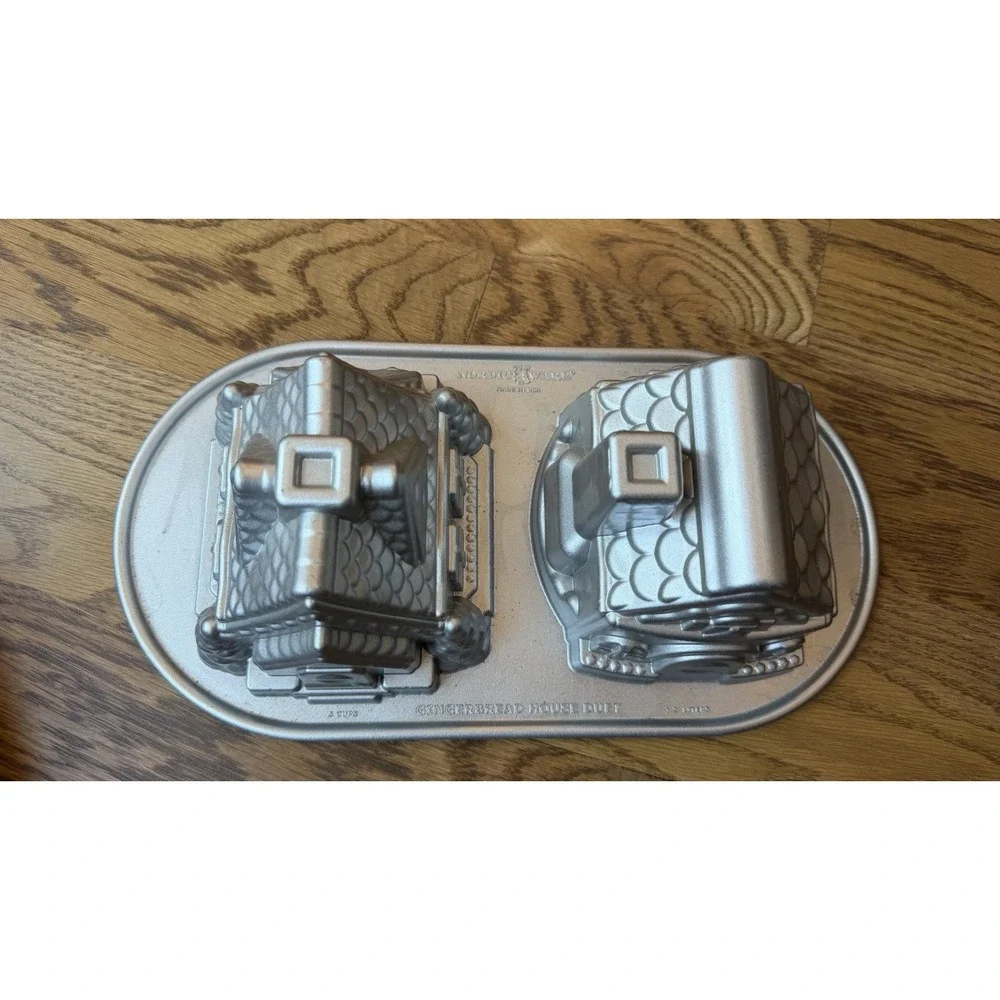 Nordic Ware Gingerbread House Duet Christmas Cake Pan 5 Cup Silver Cast Aluminum